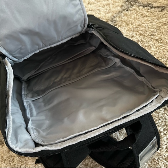 ✔️NWT✔️ NIKE Varsity Elite Backpack Black Metallic Silver - Picture 9 of 12